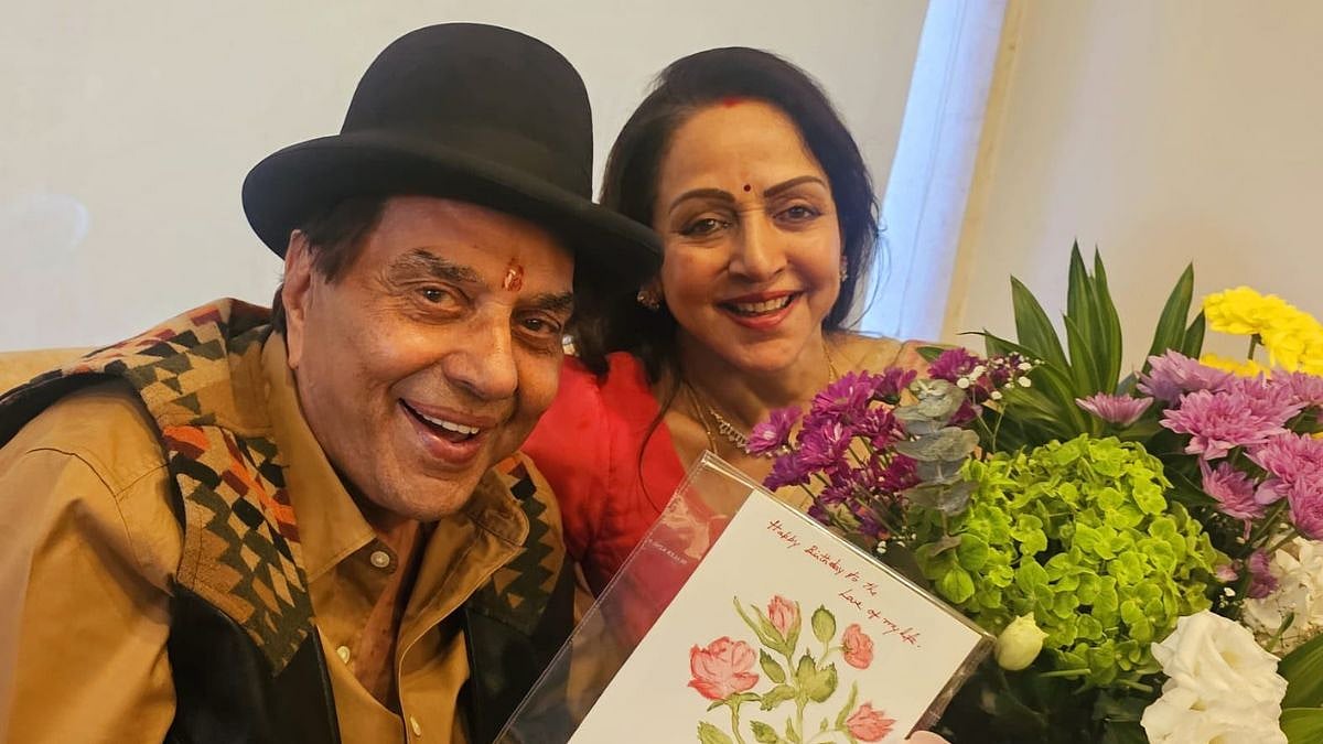 Dharmendra Prayer Meet: Hema Malini & Bollywood Celebs Pay Last Tribute To Veteran Actor