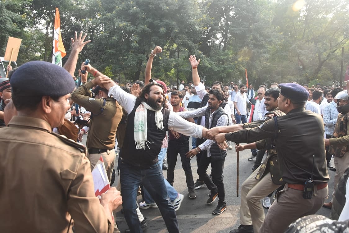 Police stopping the protestors 