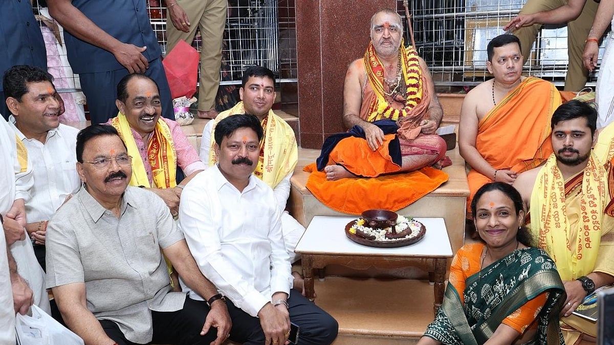 Kanchi Kamakoti Peetham’s Shankaracharya Vijayendra Saraswati Visits Mumbai After 25 Years, Prays At Siddhivinayak 
