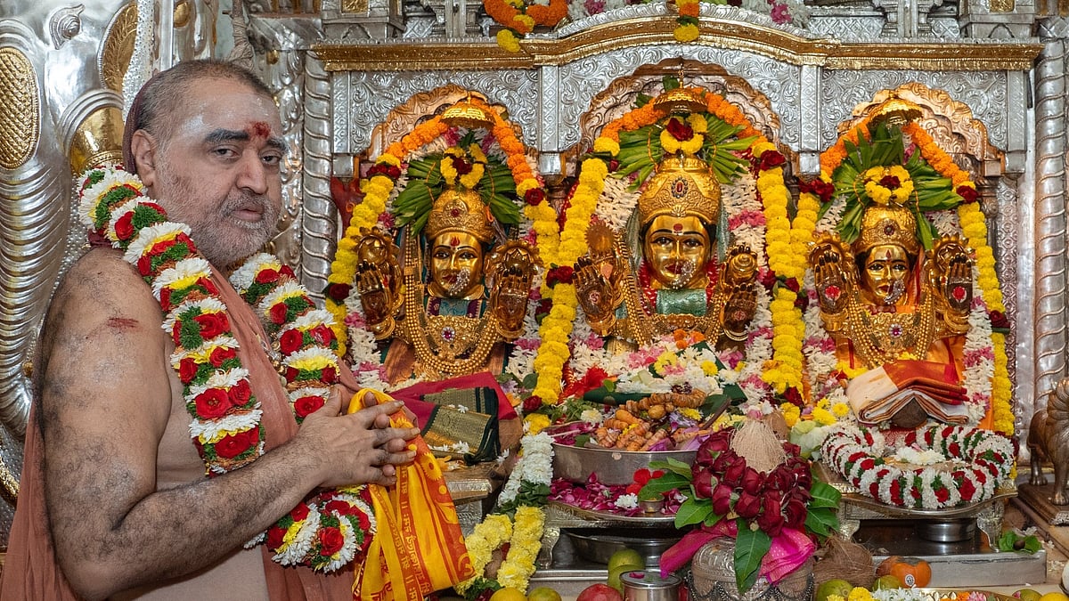 Mumbai News: Kanchi Sankaracharya Vijayendra Saraswathi Visits Mahalakshmi & Siddhivinayak Temples 