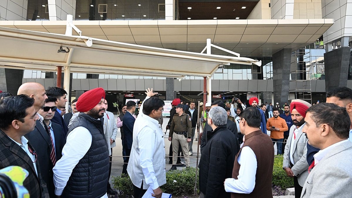 Union Railway Minister Ashwini Vaishnaw Reviews Redevelopment Work At Chandigarh Railway Station 