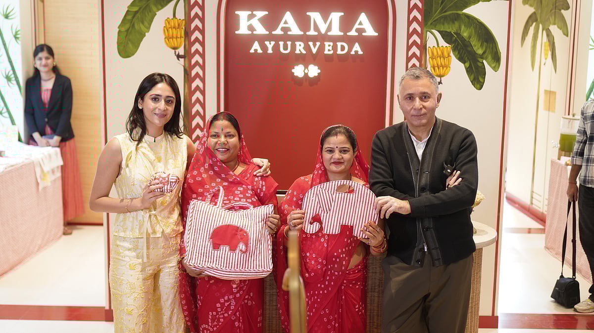 Princess Gauravi Kumari with artisans and Vivek Sahni, Founder of Kama Ayurveda