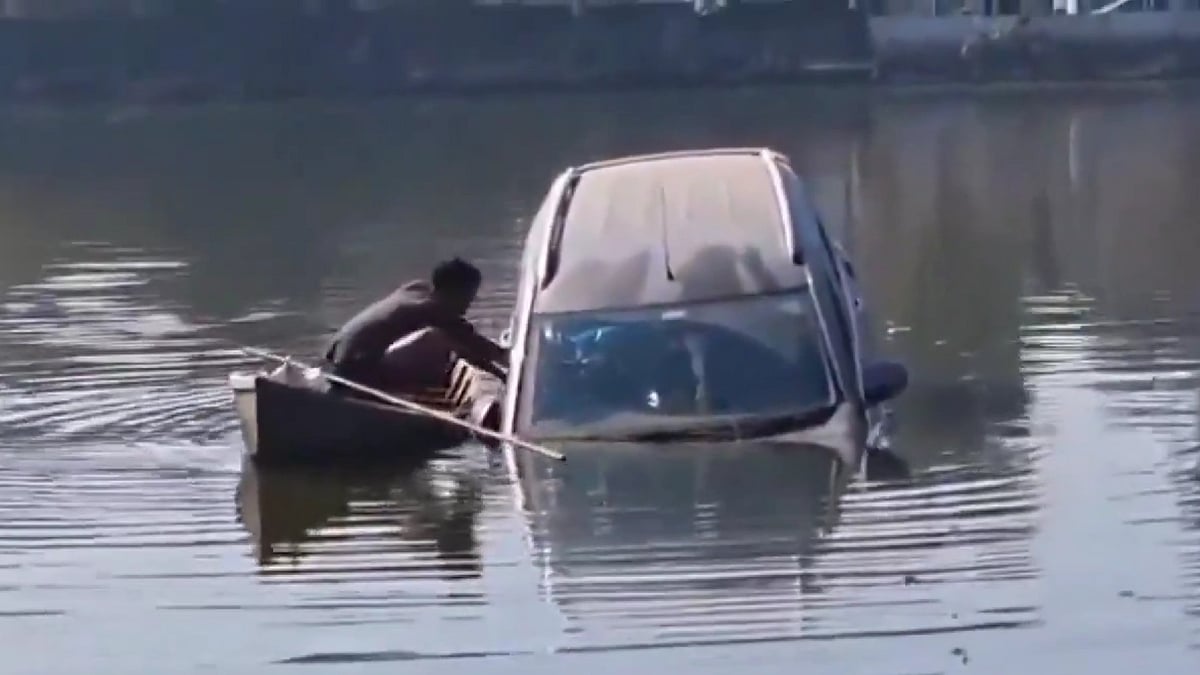 VIDEO: Brave Man Leaps Into Pond To Rescue Stranded Driver Drowning With SUV In Uttar Pradesh,...
