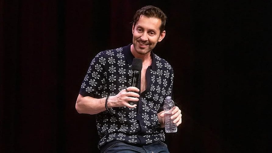 Meet Max Amini, Hilarious Iranian-American Comedian Performing In Mumbai Today 