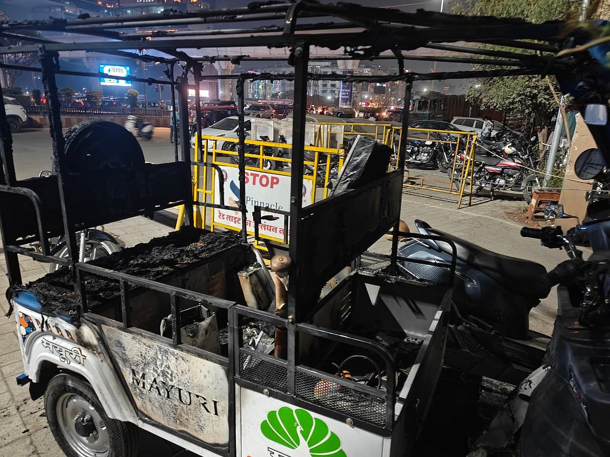 Indore News: Woman & Daughter Critically Burnt As E-Rickshaw Battery Explodes