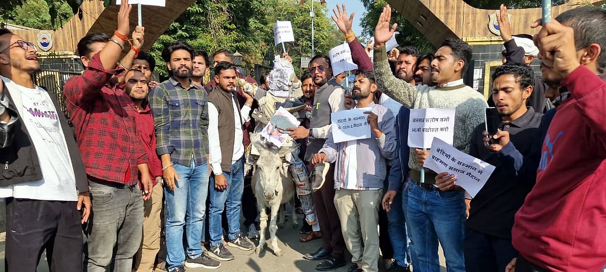 IAS Officer Santosh Verma's Effigy Put On Donkey, Made It Walk Outside Barkatullah University Amid...