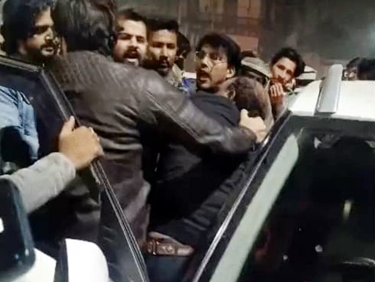 Bhopal News: Bizman Waves Revolver Outside Tea Stall