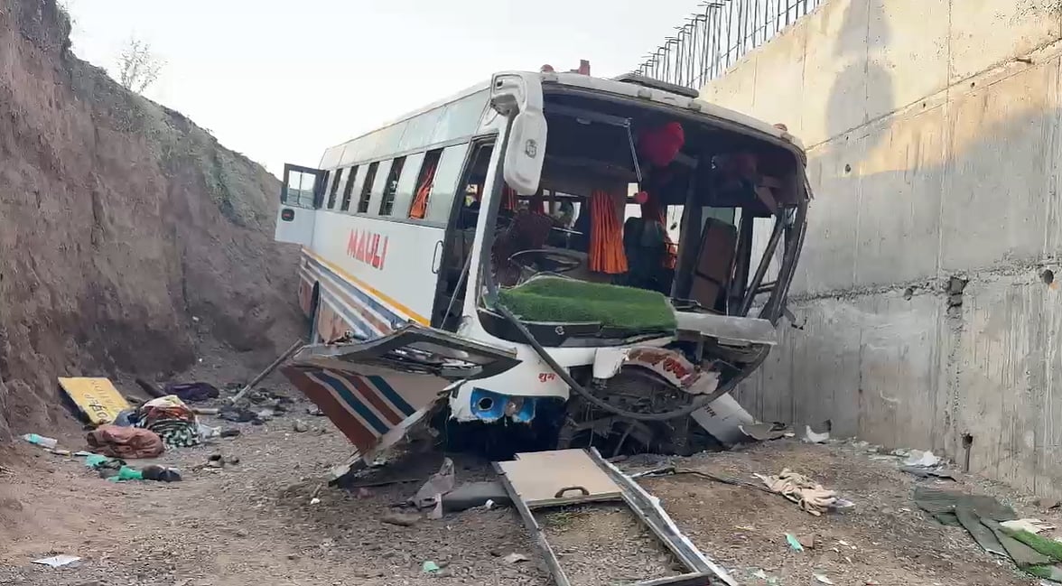 Nashik College Picnic Bus Plunges Into Gorge Near Karad, 4 Students Critical