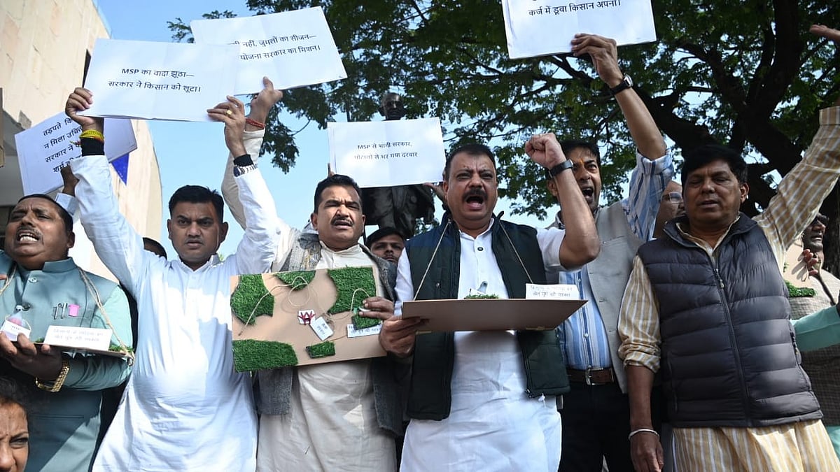 MP News: Congress Shows ‘Chidiya Chug Gayi Khet’ Display, Hits Out At Govt On Second Day Of...