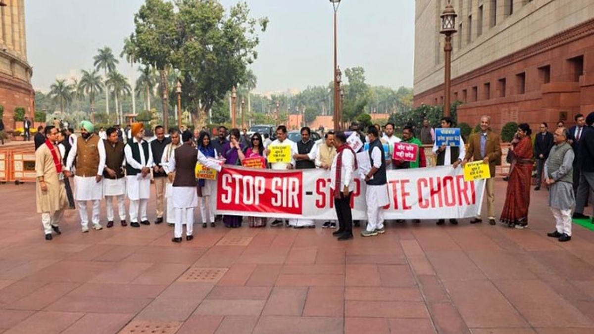 New Delhi: Opposition Stages Protest In Parliament Premises, Rahul & Priyanka Gandhi Lead Charge...