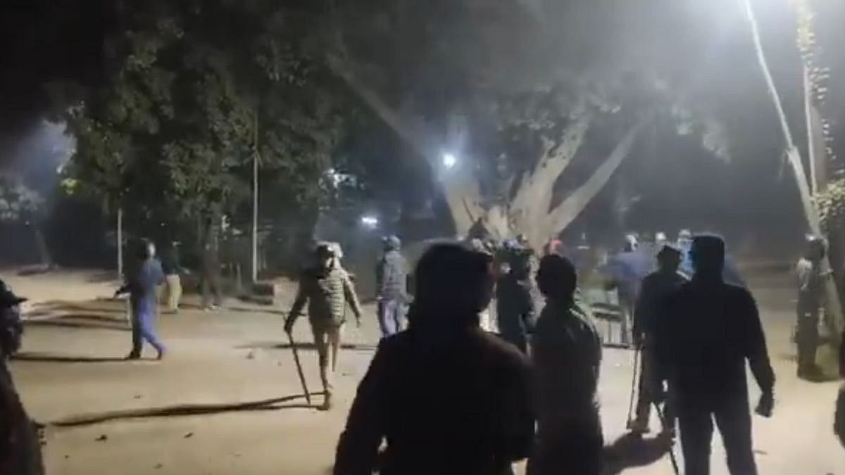 Uttar Pradesh: Security Tightened At BHU Following Violent Confrontation Between Students & Proctorial Board; Videos Surface 