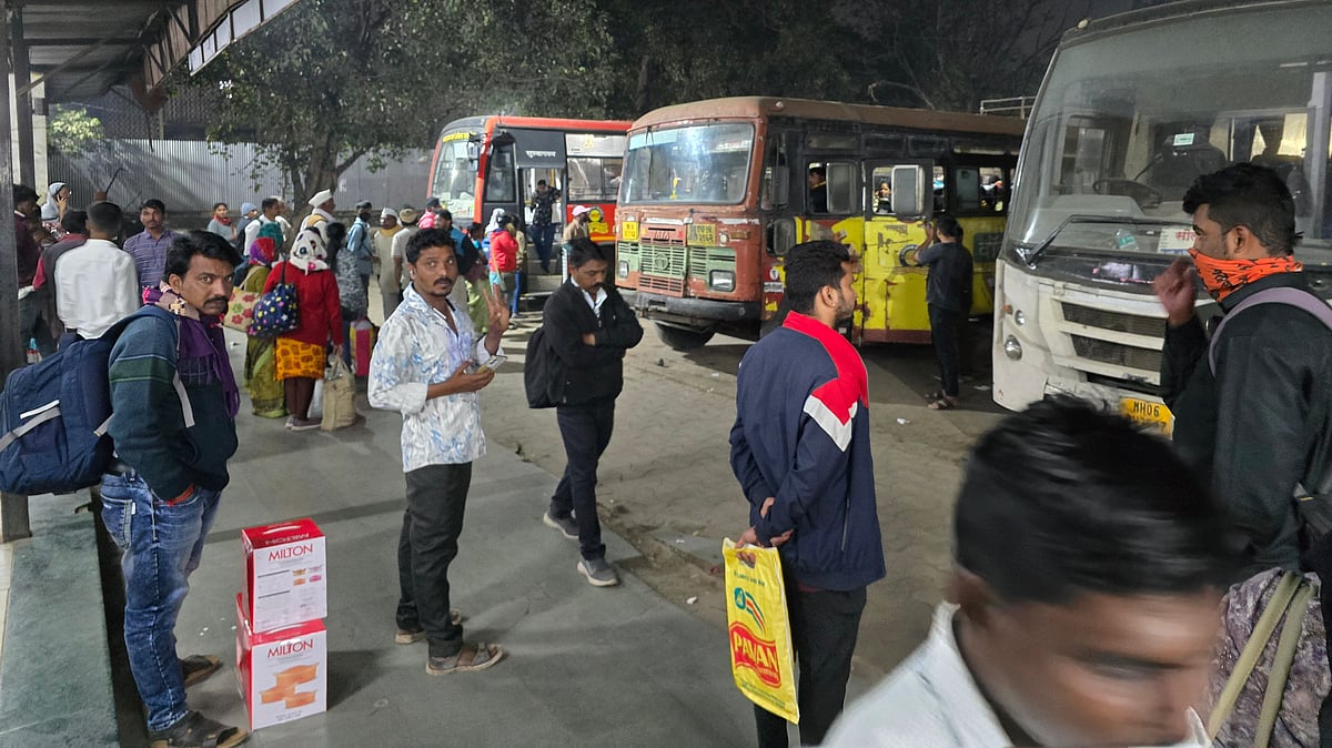 Pune: Swargate Bus Stand In Shambles; Commuters Face Severe Mismanagement & Filth | PHOTOS