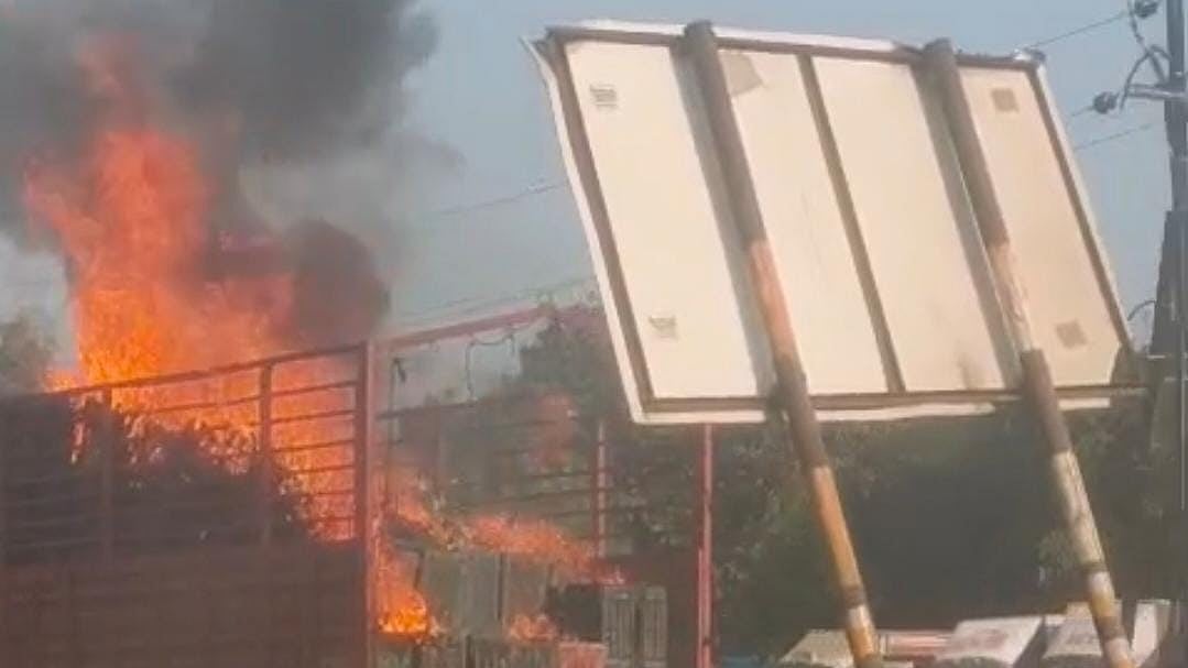 Thane News: Truck Catches Fire On Mumbai–Nashik Highway In Bhiwandi; Driver’s Quick Action...