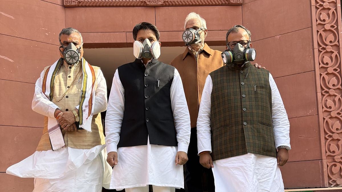 Winter Session Day 3: Congress MP Deepender Hooda & Other Opposition Leaders Enter Parliament Wearing Gas Masks To Protest Against Air Pollution - VIDEO 
