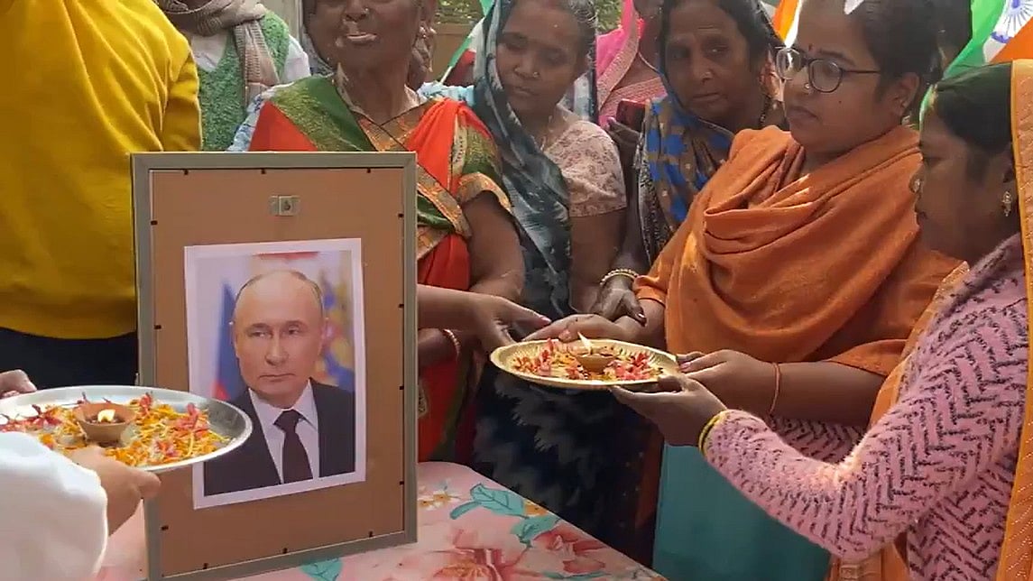 'Second Hand Embarrassment': Internet Cringes As Locals In Varanasi Prepare For Vladimir Putin's...