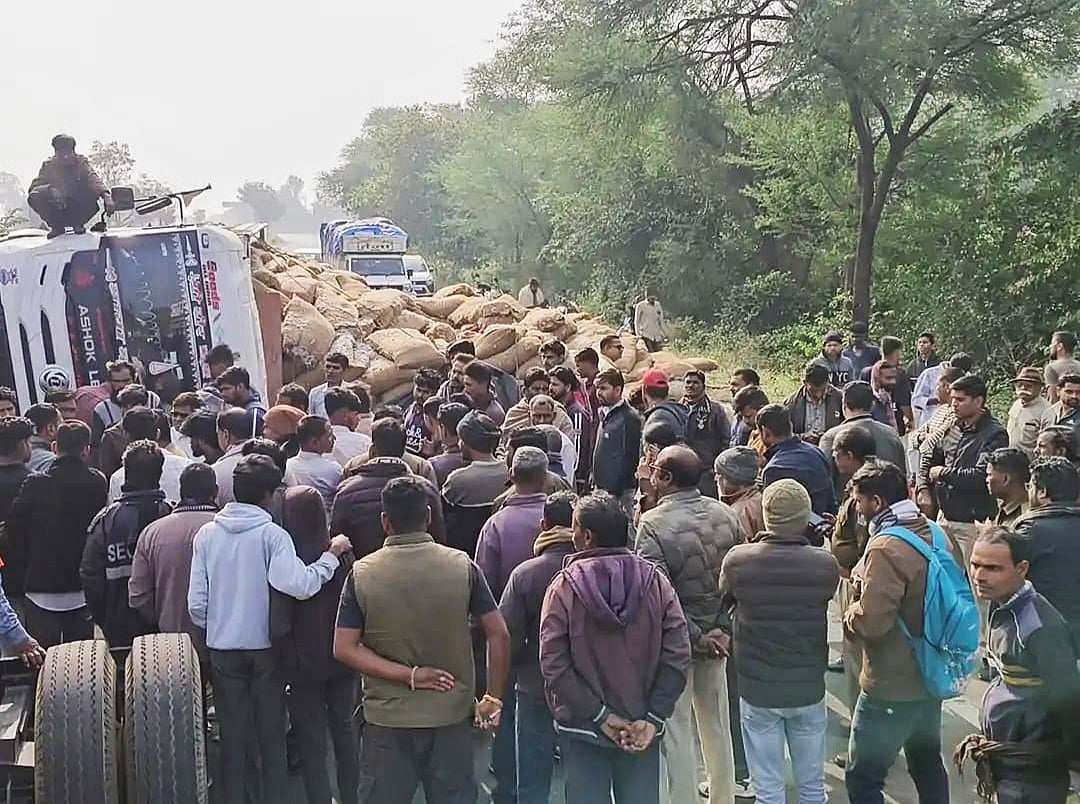 MP News: Truck Overturns Amid Alleged RTO Extortion Attempt In Neemuch |