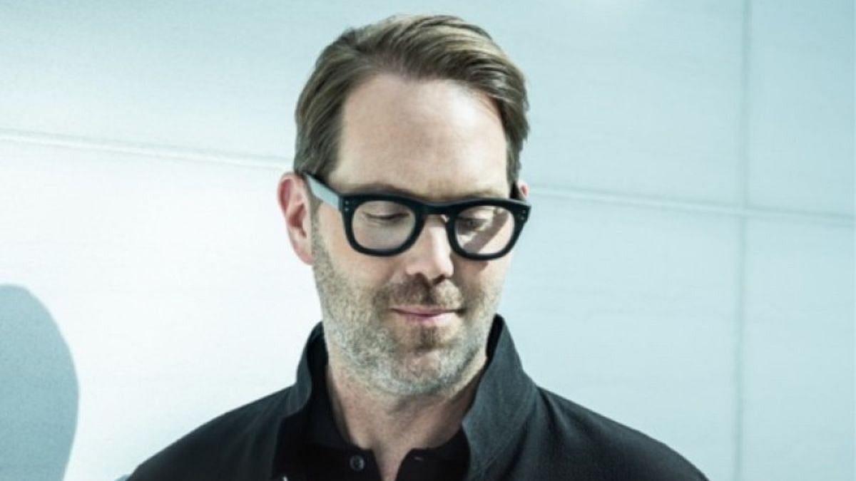 Apple's Iconic iPhone UI Designer Alan Dye Quits, Joins Meta Amid AI Poaching Frenzy 