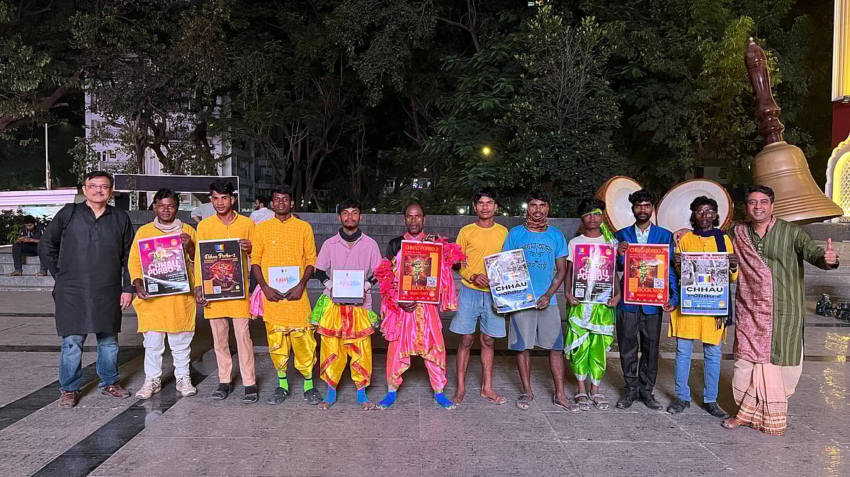 Purulia Chhau Dancers Mesmerise Mumbai As VIBGYOR Unveils 2026 Calendar At Chhau Porbo-2