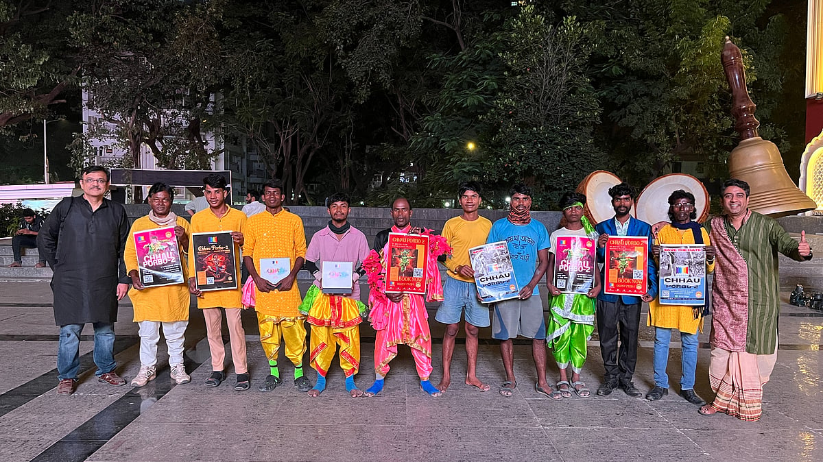 Purulia Chhau Dancers Mesmerise Mumbai As VIBGYOR Unveils 2026 Calendar At Chhau Porbo-2