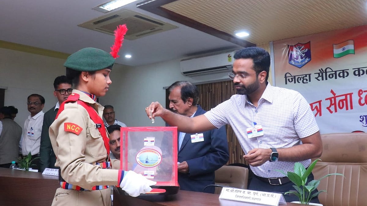 Jalgaon Collector Rohan Ghuge Pledges To Surpass Flag Day Target; Contributes ₹10,000 |