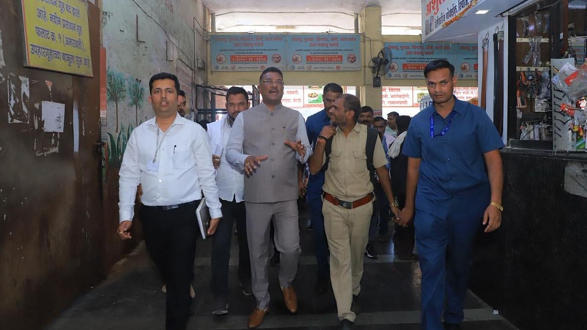 Transport Minister and MSRTC Chairman Pratap Sarnaik conducts surprise inspection at Nagpur MSRTC depot; orders year-round upkeep of passenger facilities | X - @PratapSarnaik
