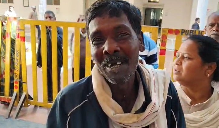 MP News: Farmer Drinks Poison At Public Hearing Over Land Dispute At Guna Collectorate--VIDEO