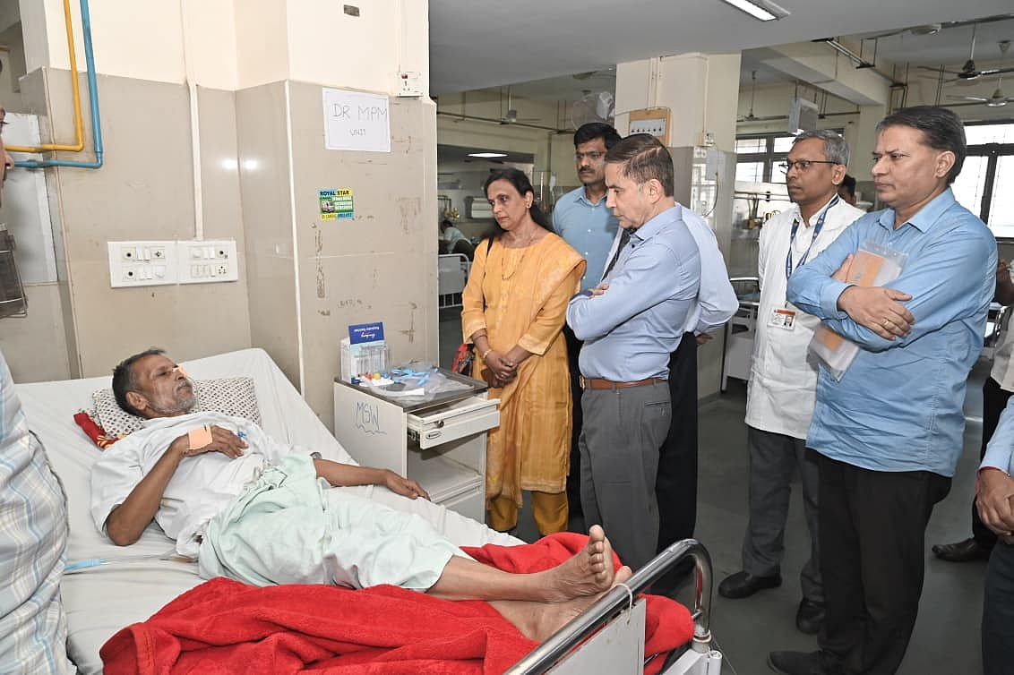 Mumbai: BMC Chief Bhushan Gagrani Reviews Patient Services At Cooper Hospital 