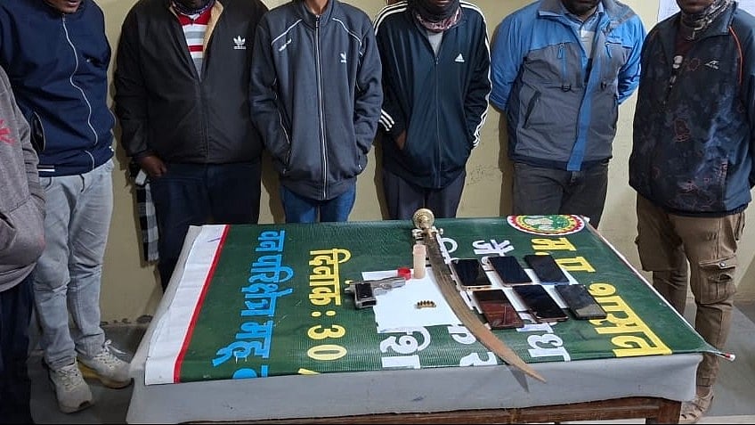 MP News: Forest Team Detains Suspected Poachers In Mhow Range; Weapons Recovered During Night Patrol |