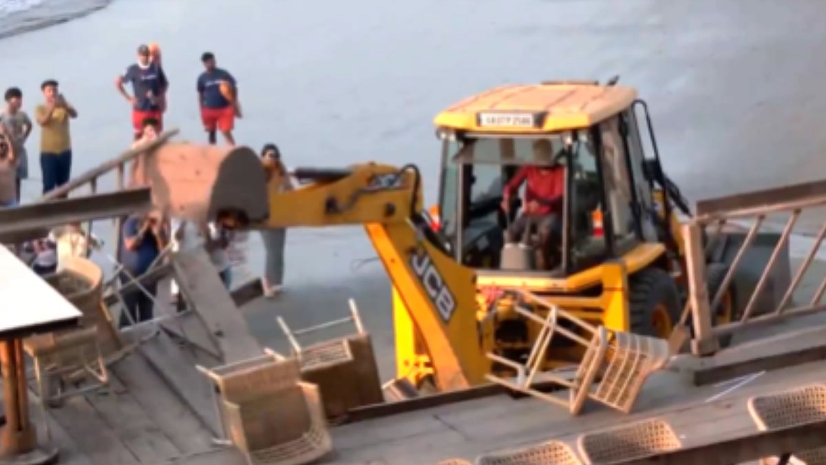 Portion Of Romeo Lane Restaurant Owned By Luthra Brothers In Vagator Demolished | ANI