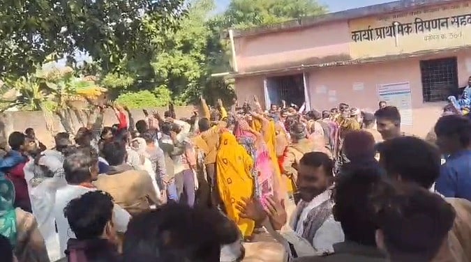 MP News: Farmers Continue To Reel Under Fertiliser Shortage; Spotted Endlessly Waiting In Queues All...