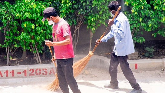 For Creating Ruckus, Pune Court Orders Drunk Duo To Clean Public Places | istock photo (Representative Pic)