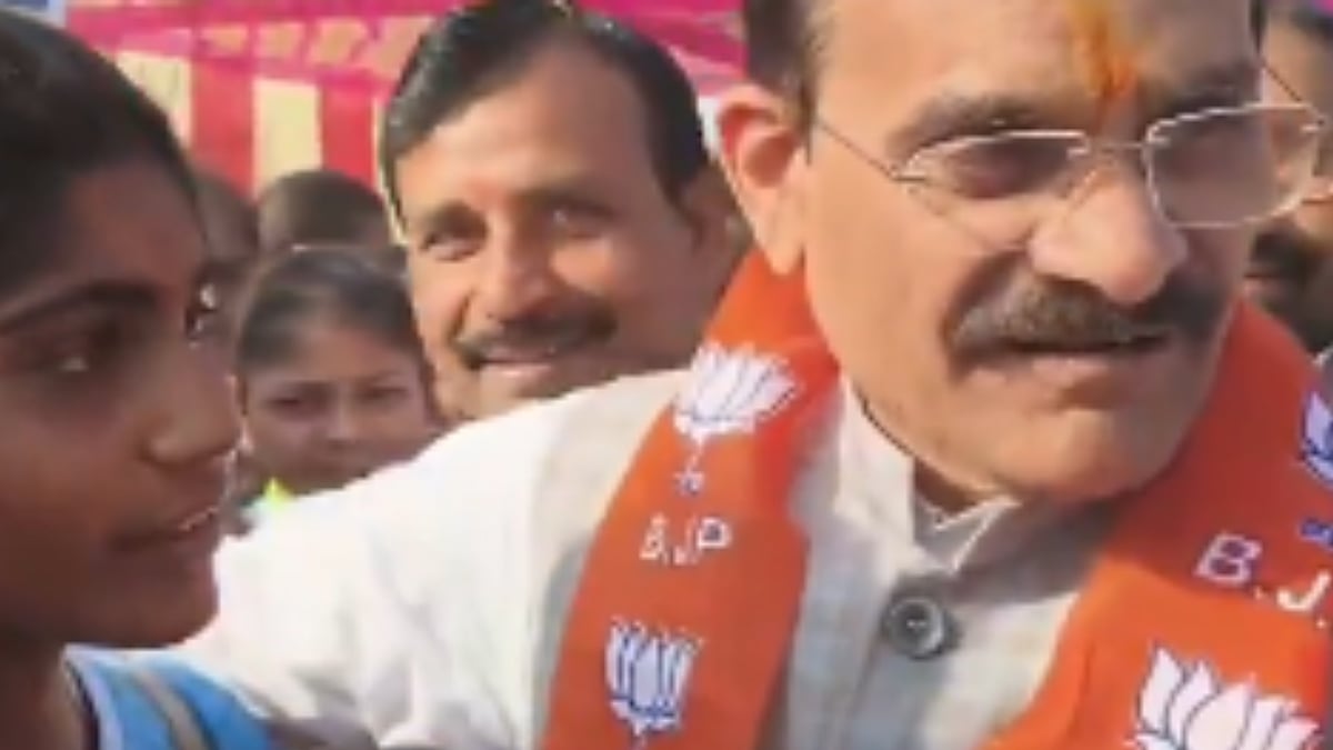 MP News: ‘Humare Paas Faaltu Time Hai Kya?’ Student Scolds VD Sharma For Arriving Late At Event...