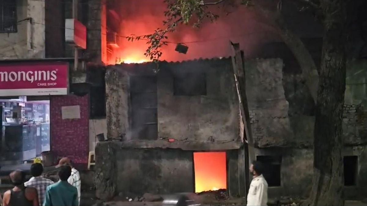 Firefighters quickly douse the blaze in a dilapidated building near Lahoti Compound, Bhiwandi; no injuries reported | File Photo