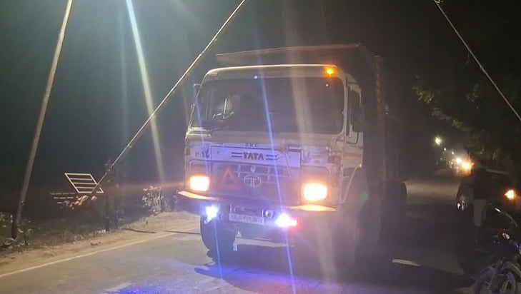 MP News: Forest Department Barrier Turns Into Illegal Collection Point In Panna