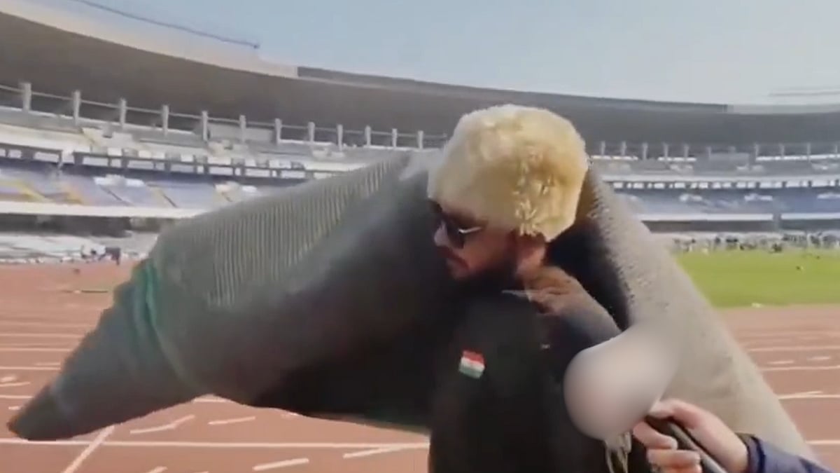 GOAT India Tour 2025: Viral Video Shows Disappointed Messi Fan Carrying Stadium Carpet On Shoulder...
