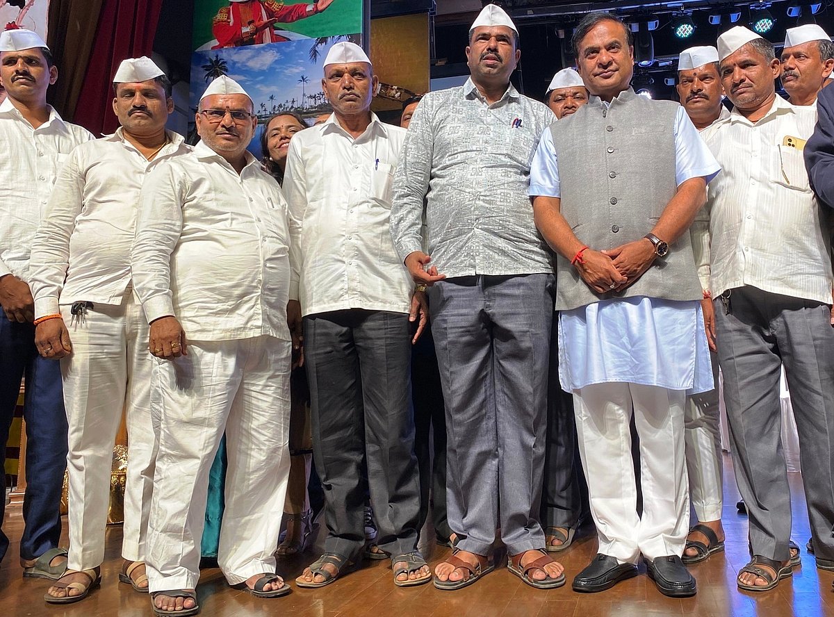 The Assam CM with Mumbai Dabbawalas.