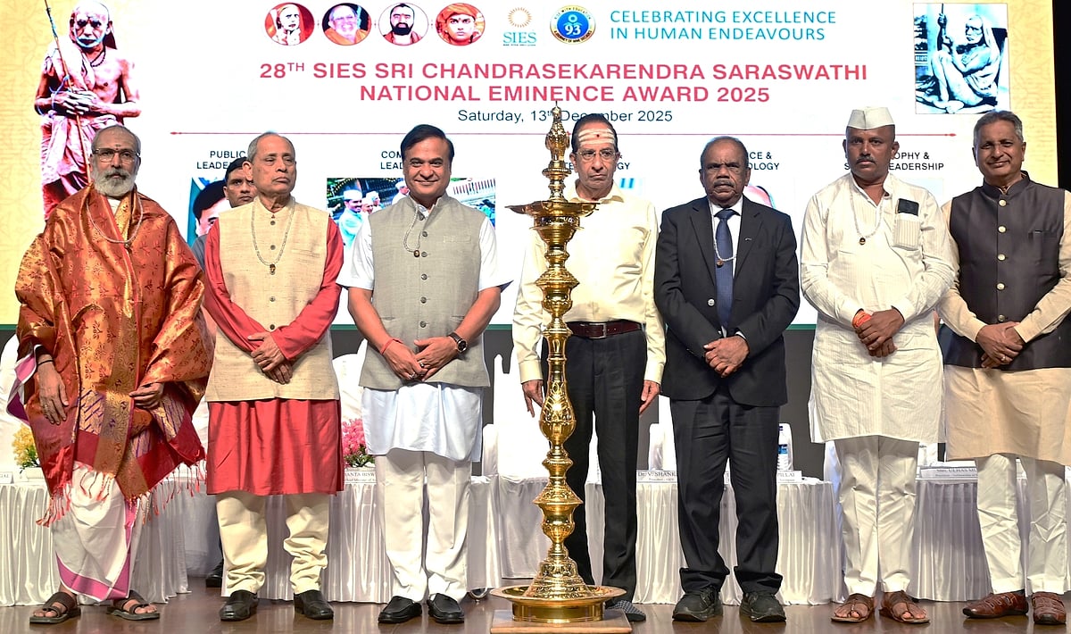 Group photo of the awardees.
