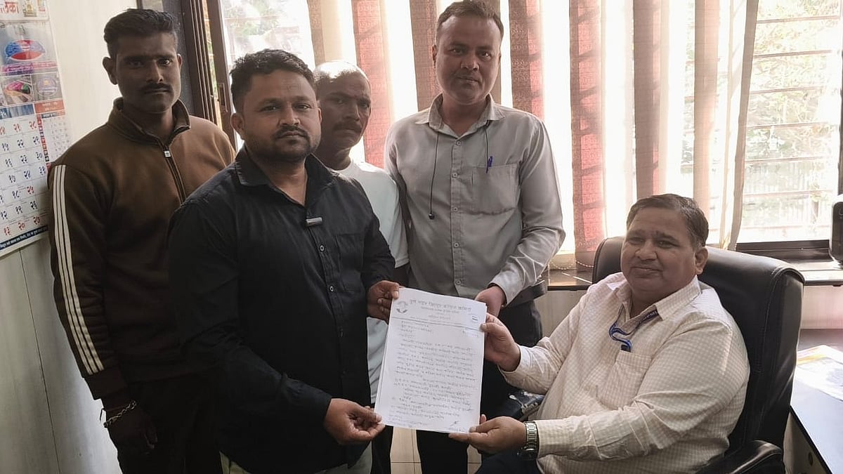 ‘Bhik Maango Andolan’: Wadgaonsheri Residents Protest Poor Condition Of BRT Bus Stops In Pune