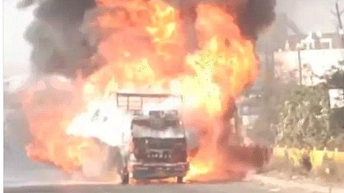 MP News: Tea-Break Saves Driver As Two Trucks Carrying Chemical Containers Catch Fire On Mumbai-Agra Highway Near Indore