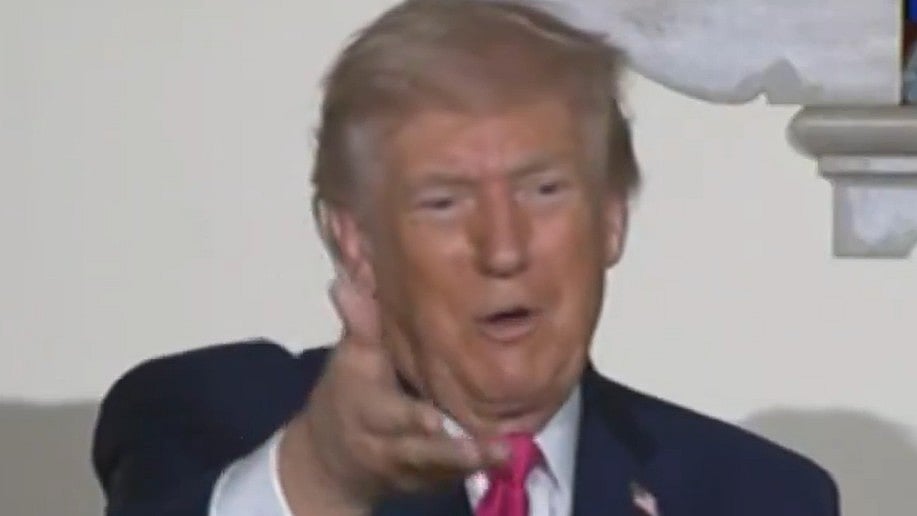 'Oh Boy, Do You Look Like Ivanka…': Trump Goes Off Script After Spotting Daughter’s Look-Alike At White House Christmas Event; Netizens Irked