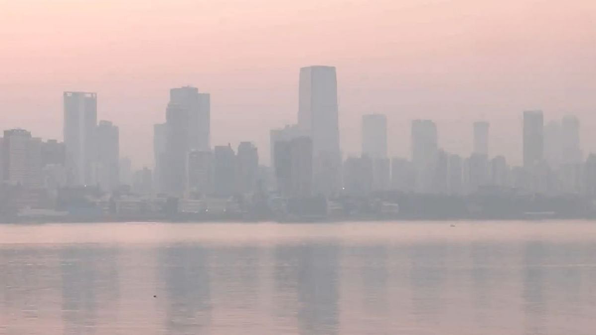 Mumbai Weather Update For Dec 16, 2025: City Wakes Up To Haze-Filled Skies With Winter Chill; AQI...