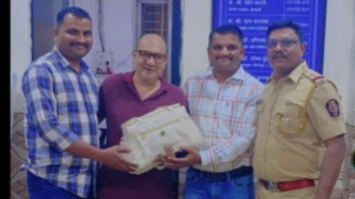Mumbai police personnel return a recovered bag containing a vital heart medical device to a senior citizen after tracing a taxi using CCTV footage | File Photo