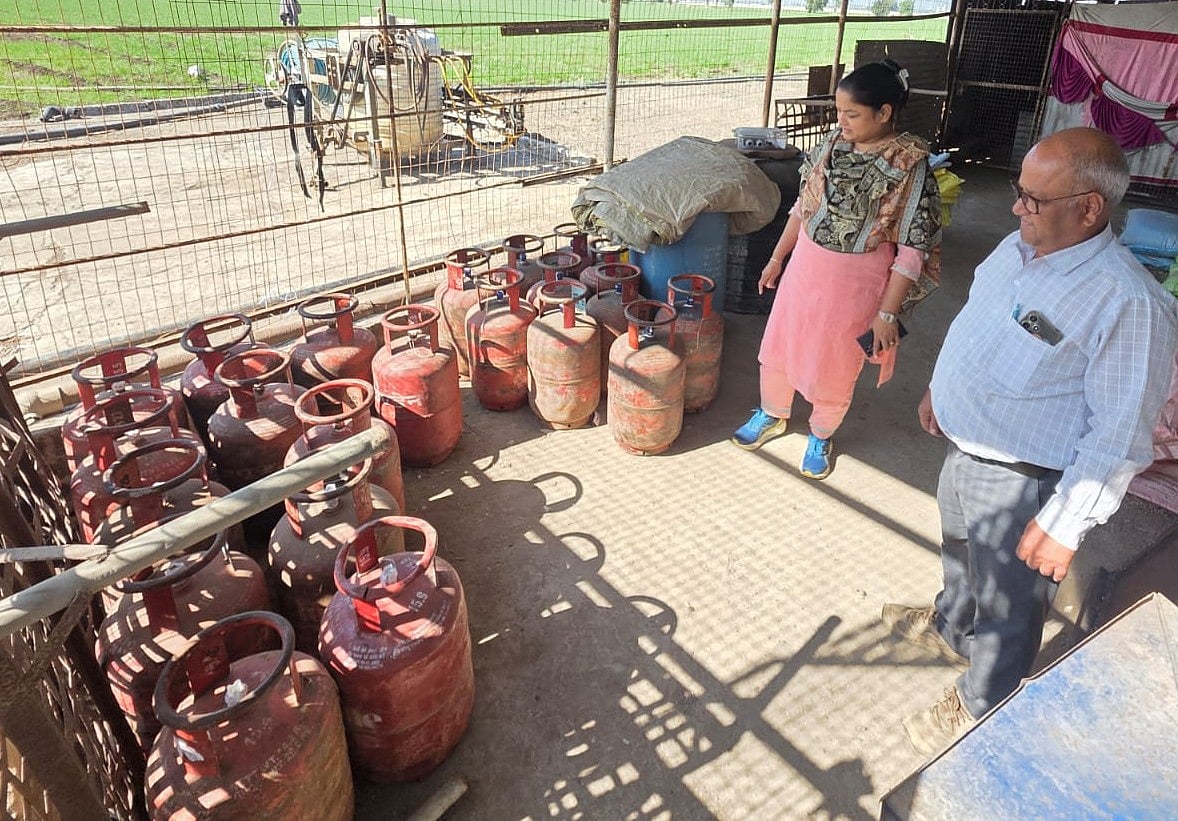 Indore News: 52 Illegally Stored LPG Cylinders Seized In Sanwer Area |