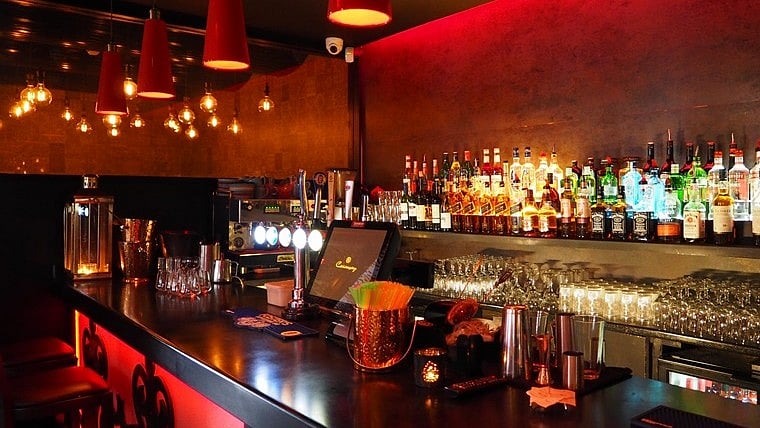 Bhopal News: Excise Department Allows One-Day Liquor Licenses For House Parties From Just ₹500 Ahead Of New Year |  Pexels