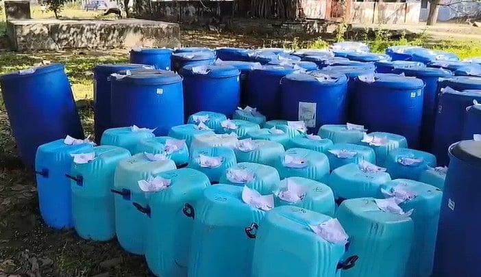 MP News: Morena Police Seize Poisonous Liquor Worth ₹25 Lakh, Accused Flee During Raid