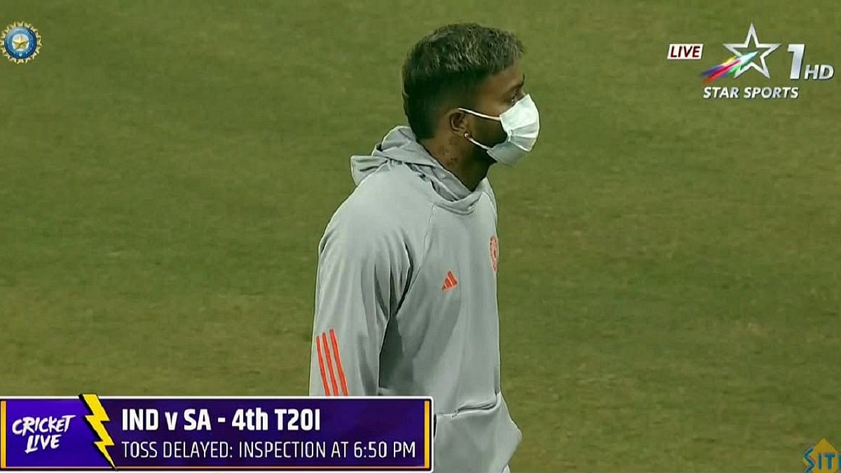 IND Vs SA 4th T20I: Hardik Pandya Seen Wearing Mask At Ekana Cricket Stadium In Lucknow Due To Smog...