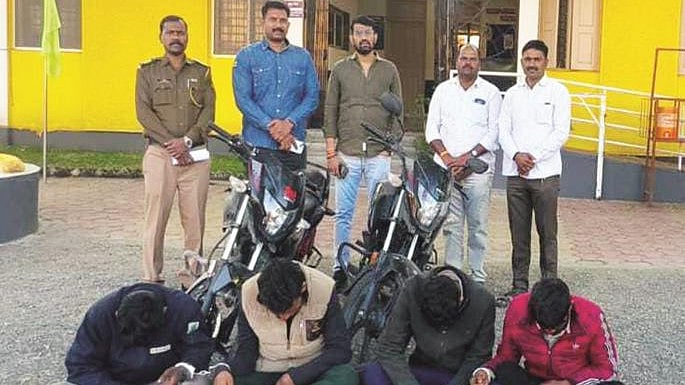Beed Police Arrest Madhya Pradesh Gang Who Used Disguises To Steal At Wedding Ceremonies