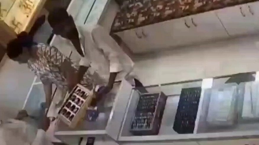 Mumbai: Thief Poses As Customer, Steals Gold Worth ₹2.4 Lakh from Jeweller In Bhiwandi; Video 

