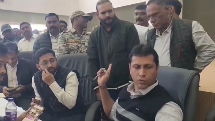 MP News: '...Jo Neta Ke Liye Kaam Kare’: Datia Collector Suspends Patwari During Public...