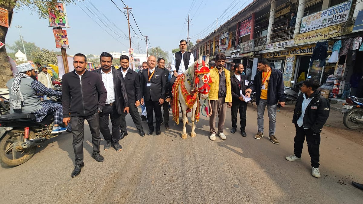 MP News: Lawyer Arrives On Horseback To Vote During Chhatarpur District Advocates Association...